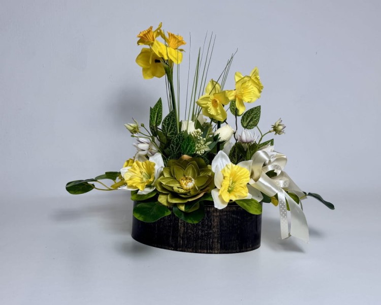 kompozycja do domu z żonkilami