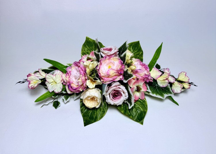 wiosenna-kompozycja-na-grob-rozowe-peonie-i-roze-stroik-cmentarny