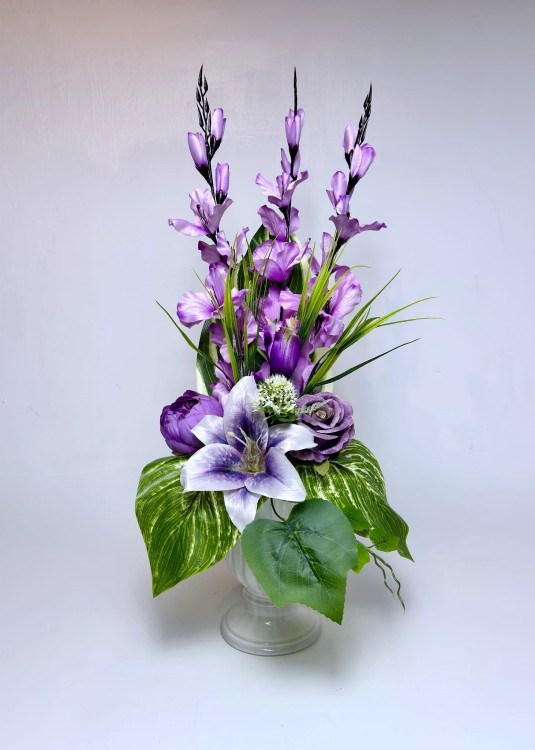bukiet-na-grob-wiosenny-fioletowe-mieczyki-lilie-wiazanka-do-wazonu