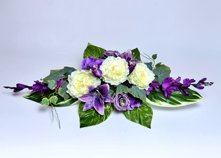stroik-nagrobny-krem-fiolet-peonie-lilie-wiazanka-wiosenna