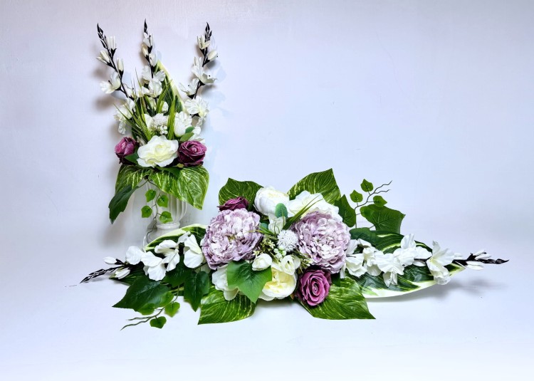 zestaw-kompozycji-nagrobnych-krem-fiolet-peonie-lilie-mieczyki