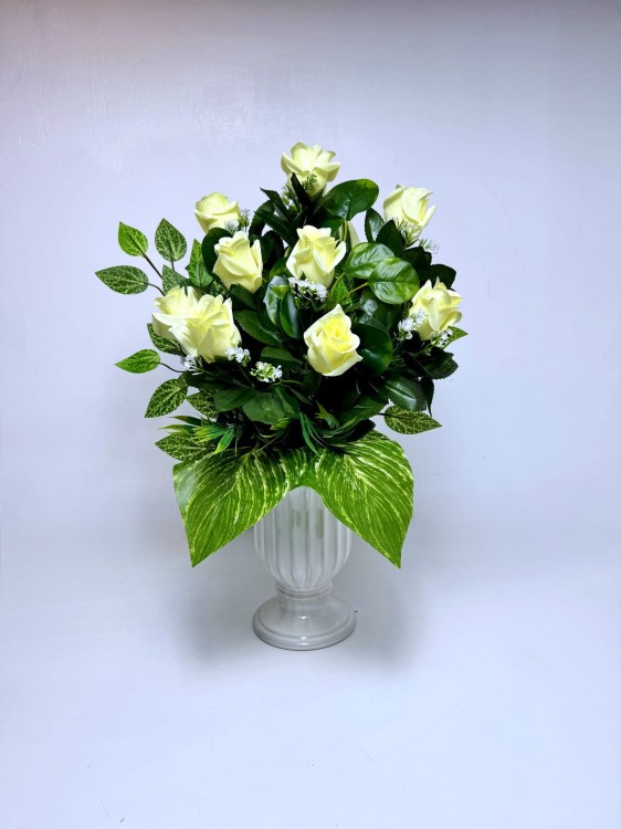 kremowy-bukiet-nagrobny-sztuczne-roze-wiazanka-do-wazonu.jpg