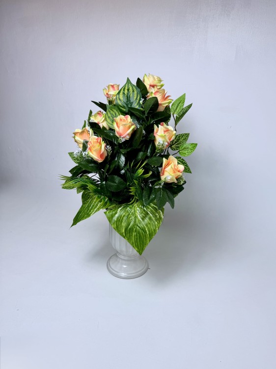 nowoczesne stroiki ze sztucznych kwiatów stroik na cmentarz kwiaty na cmentarz bukiet z roz brzoskwiniowe kremowe roze liscie funkii hosta bukiet do wazonu na cmentarz  polskie rekodzielo dekoracja nagrobna caloroczna na grobowiec pomnik