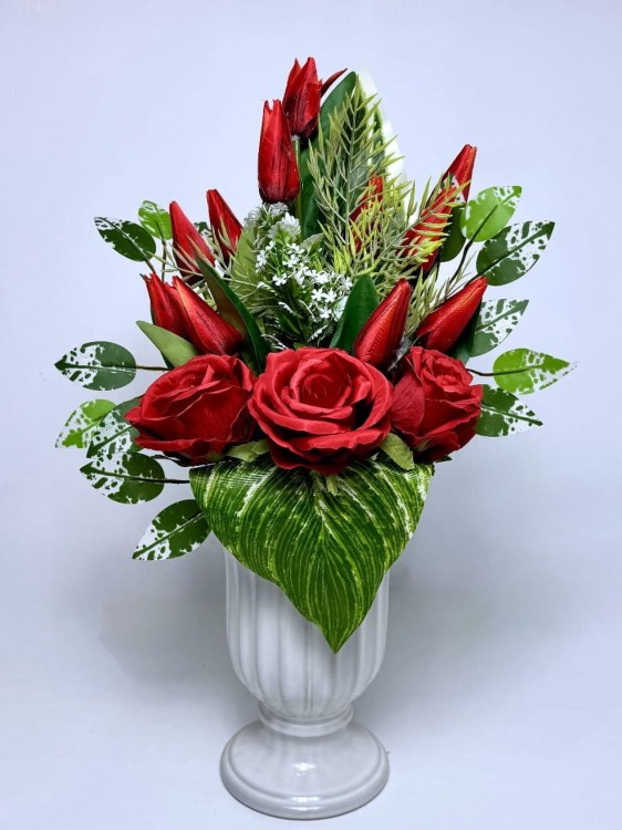 czerwony-bukiet-nagrobny-sztuczne-roze-tulipany-do-wazonu.jpg