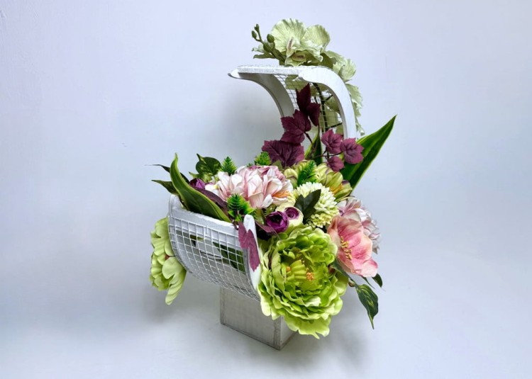 duza-elegancka-zielono-rozowa-kompozycja-kwiatowa-w-koszu-polksiezyc-stroik-na-cmentarz-kompozycja-na-grob-stroik-na-pomnik.jpg
