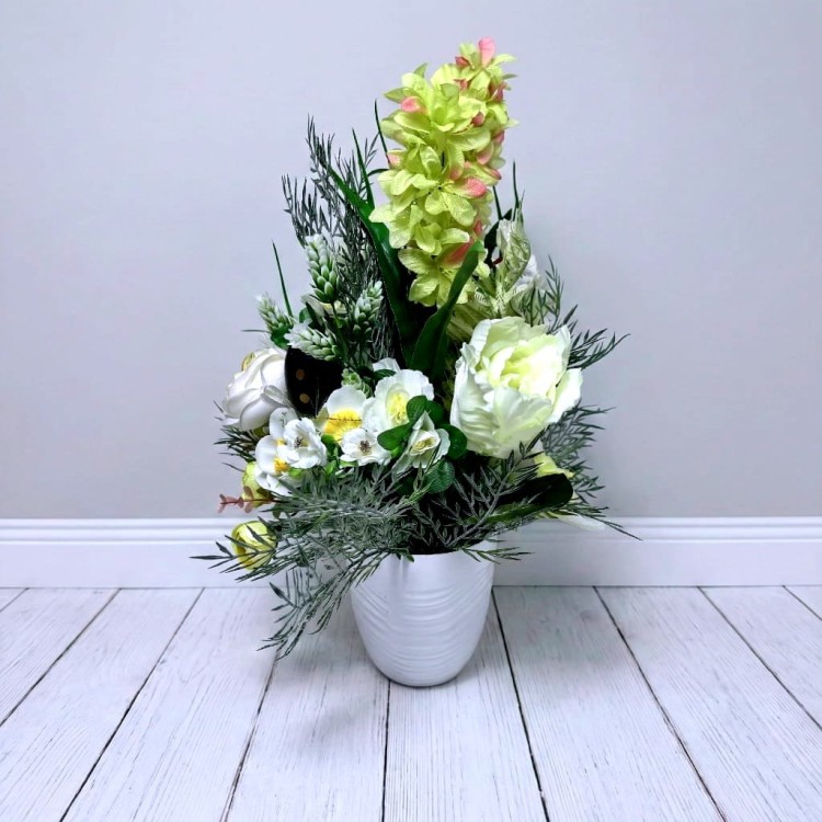kompozycja-biala-lezka-tulipany-roze-hiacynty-do-domu-na-cmentarz