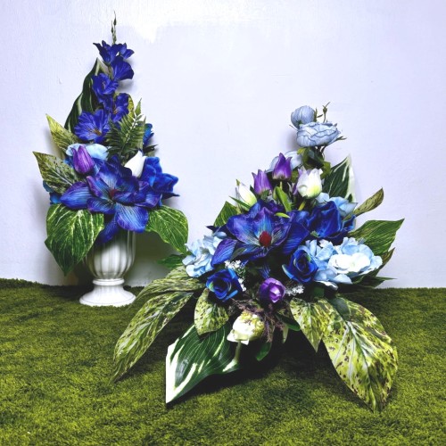 zestaw-na-cmentarz-wiazanka-i-bukiet-niebieskie-roze-dalie-tulipany niebieski stroik niebieska wiązanka