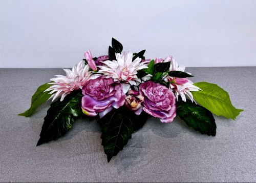 nowoczesne stroiki ze sztucznych kwiatów różowa kremowa wiązanka całoroczna dalie piwonie róże na cmentarz dekoracja nagrobna na grób owalny stroik