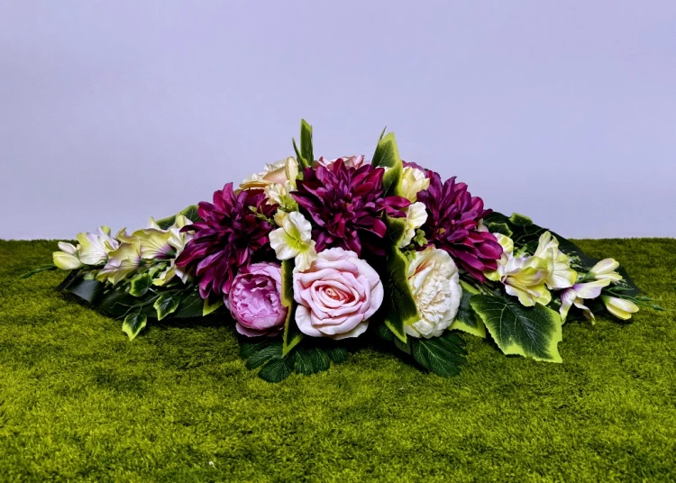 fuksjowej dalii jasnoróżowej róży mieczyków zestaw nagrobny Kwiaty pro złotej donicy dekoracja funeralna kwiaty na cmentarz stroik na cmentarz nowoczesne stroiki ze sztucznych kwiatów nekropolia rzemiosło florystyczne piwonii mrozoodporny