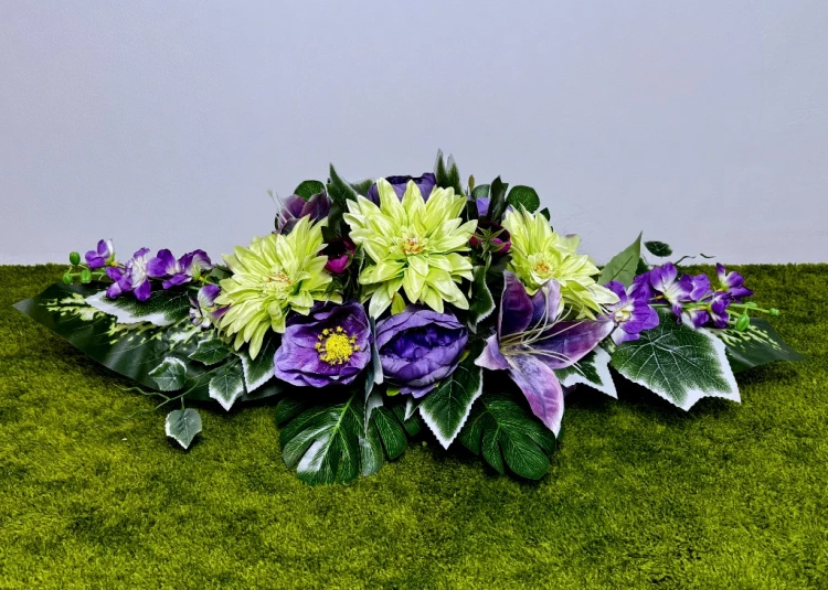 zestaw kompozycji na cmentarz seledynowa dalia fioletowa ostróżka lilia piwonia wiązanka nagrobna złota donica podłużna bukiet do wazonu Kwiaty pro dekoracja funeralna kwiaty sztuczne jak żywe stroik na grób  nekropolia komplet na cmentarz