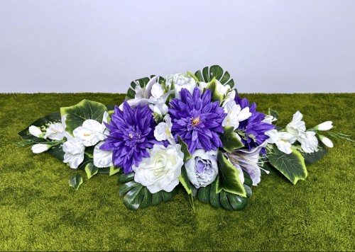 zestaw kompozycji na cmentarz bialo fioletowy mieczyki dalie roze lilie stroik na cmentarz kwiaty na cmentarz nowoczesne stroiki ze sztucznych kwiatow zlota donica Kwiaty pro dekoracja funeralna mrozoodporna nagrobek polskie rekodzielo komplet na cmentarz