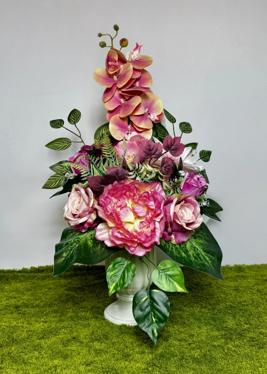 nowoczesne stroiki ze sztucznych kwiatów różowe serce sylikonowe storczyki piwonie bukiet do wazonu  stroik na cmentarz kwiaty na cmentarz Kwiaty pro dekoracja funeralna bukiet na cmentarzna grób pomnik