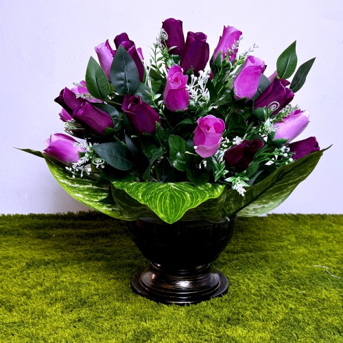 purpurowe roze rozowe roze czarny puchar zlota patyna stroik na cmentarz kwiaty na cmentarz nowoczesny stroik ze sztucznych kwiatow Kwiaty pro rzemioslo dekoracja funeralna pamiatka na pomnik dociazony bukiet dekoracja nagrobna bukiet róż