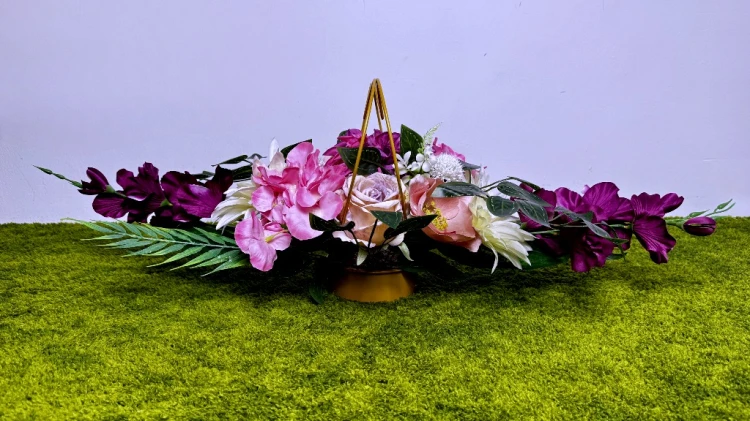 malinowa dalia kremowe dalie bladoróżowe anemony mieczyki róże nowoczesne stroiki ze sztucznych kwiatów stroik na cmentarz kwiaty na cmentarz złote serce wiązanka nagrobna dekoracja na pomnik Kwiaty pro masa betonowa polskie rękodzieło