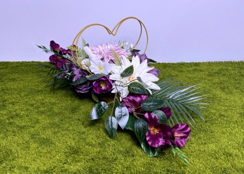 ioletowe lilie malinowe mieczyki kremowe dalie zlote serce stroik na cmentarz kwiaty na cmentarz nowoczesne stroiki ze sztucznych kwiatow Kwiaty pro wiazanka na grob kwiaty na nekropolie