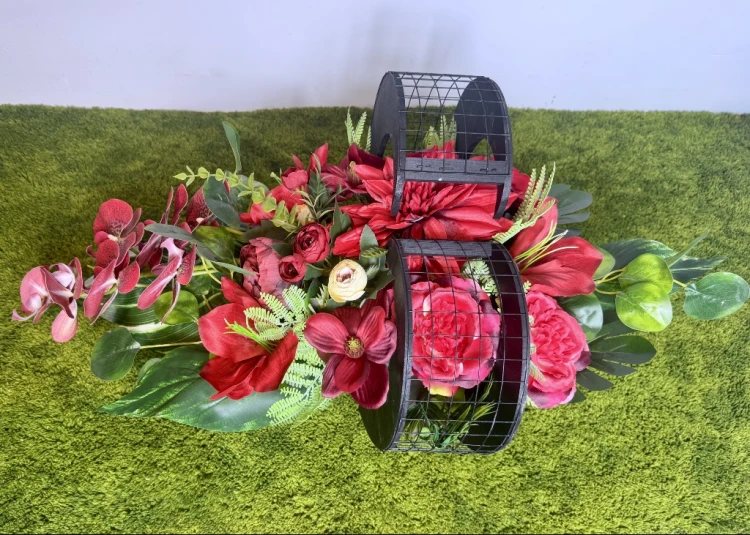 elegancka kompozycja w koszu serce i bukiet do wazonu czerwone storczyki stroik na cmentarz wiązanka na cmentarz komplet nagrobny Kwiaty pro pamiątka dzień matki dzień ojca rocznica nowoczesne stroiki ze sztucznych kwiatów