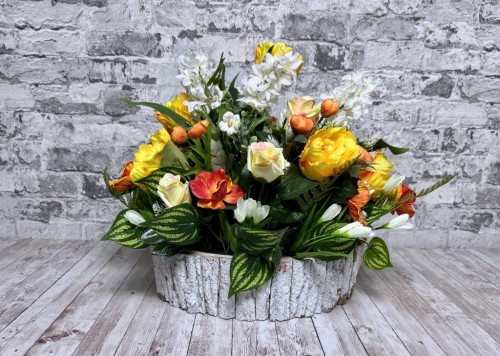zolte tulipany bialy hiacynt drewniana oslonka z kory wiosenna dekoracja nagrobna stroik na cmentarz kwiaty na cmentarz wiązanka na cmentarz wiosenny stroik najpiękniejsze kwiaty na cmentarz