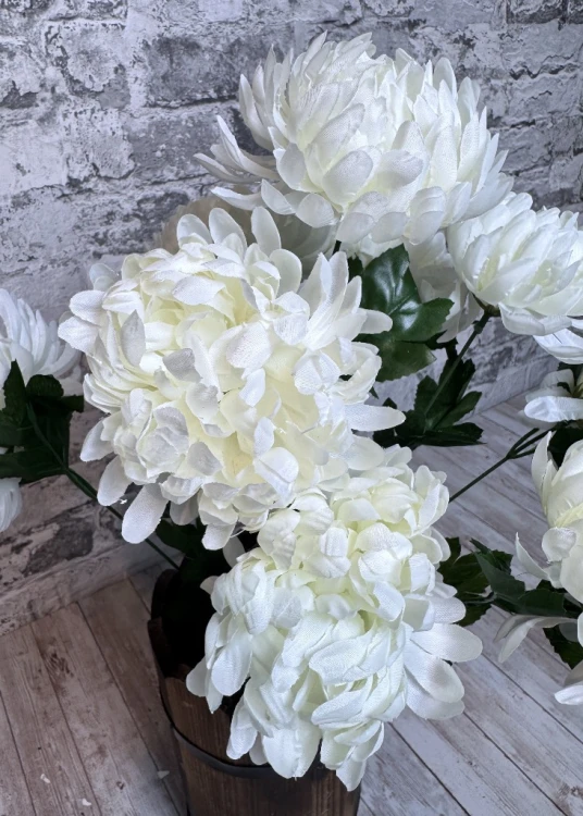 bukiet do wazonu biale chryzantemy 48 cm sztuczne kwiaty jak zywe siedem lodyg kwiaty 11 cm bialy bukiet chryzantem we flakonie na pomnik grob Kwiaty pro