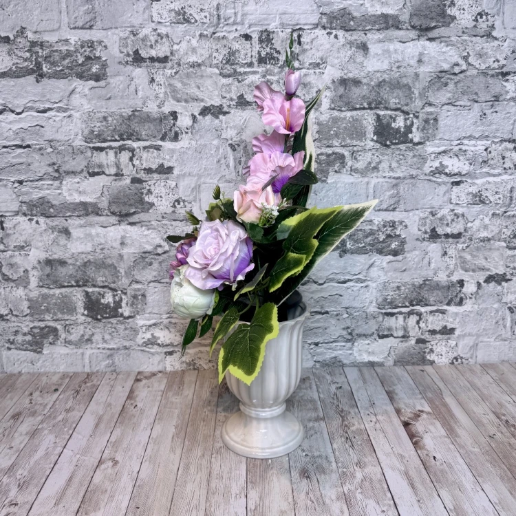 bukiet do wazonu  na cmentarz fioletowo rozowy 50 cm sztuczne kwiaty jak zywe mieczyki chryzantemy roze lilie piwonie elegancki bukiet kwiatow we flakonie na pomnik grob Kwiaty pro