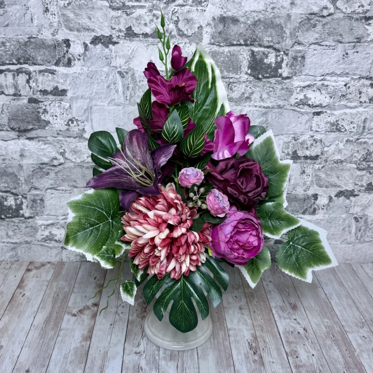 purpurowy sen kompozycja z chryzantema lilia i roza bukiet do wazonu rozowa chryzantema fioletowa lilia wklad do wazonu kwiaty na cmentarz nowoczesny bukiet na cmentarz
