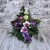 wrzosowa poswiata elegancka kompozycja kwiatowa na cmentarz z piankowymi magnoliami czosnkiem i chryzantemami purpurowa dalia pierzasta chryzantema kwiaty na cmentarz wiazanka na wszystkich swietych