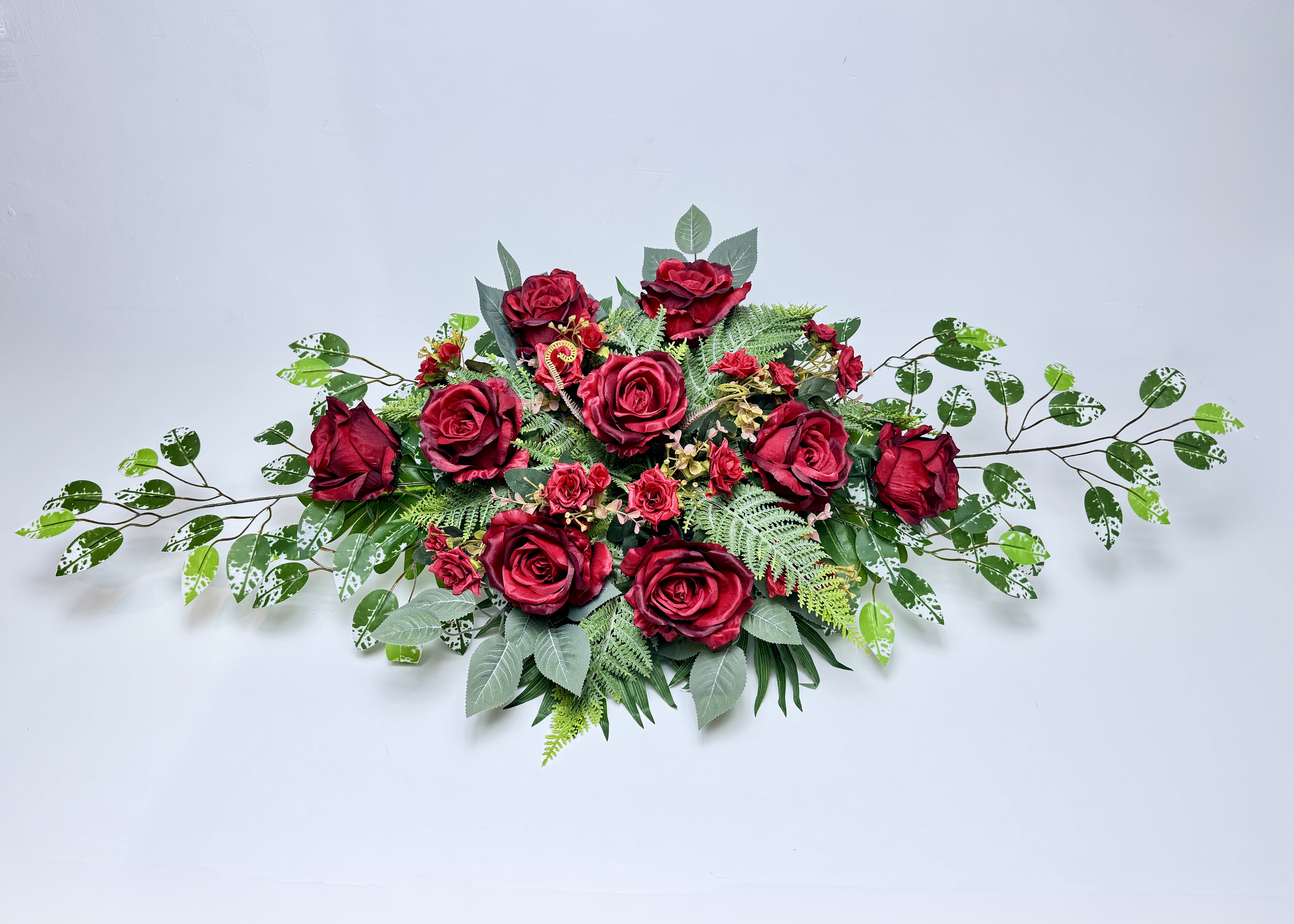 Klasyczna wiązanka na cmentarz z czerwonych róż