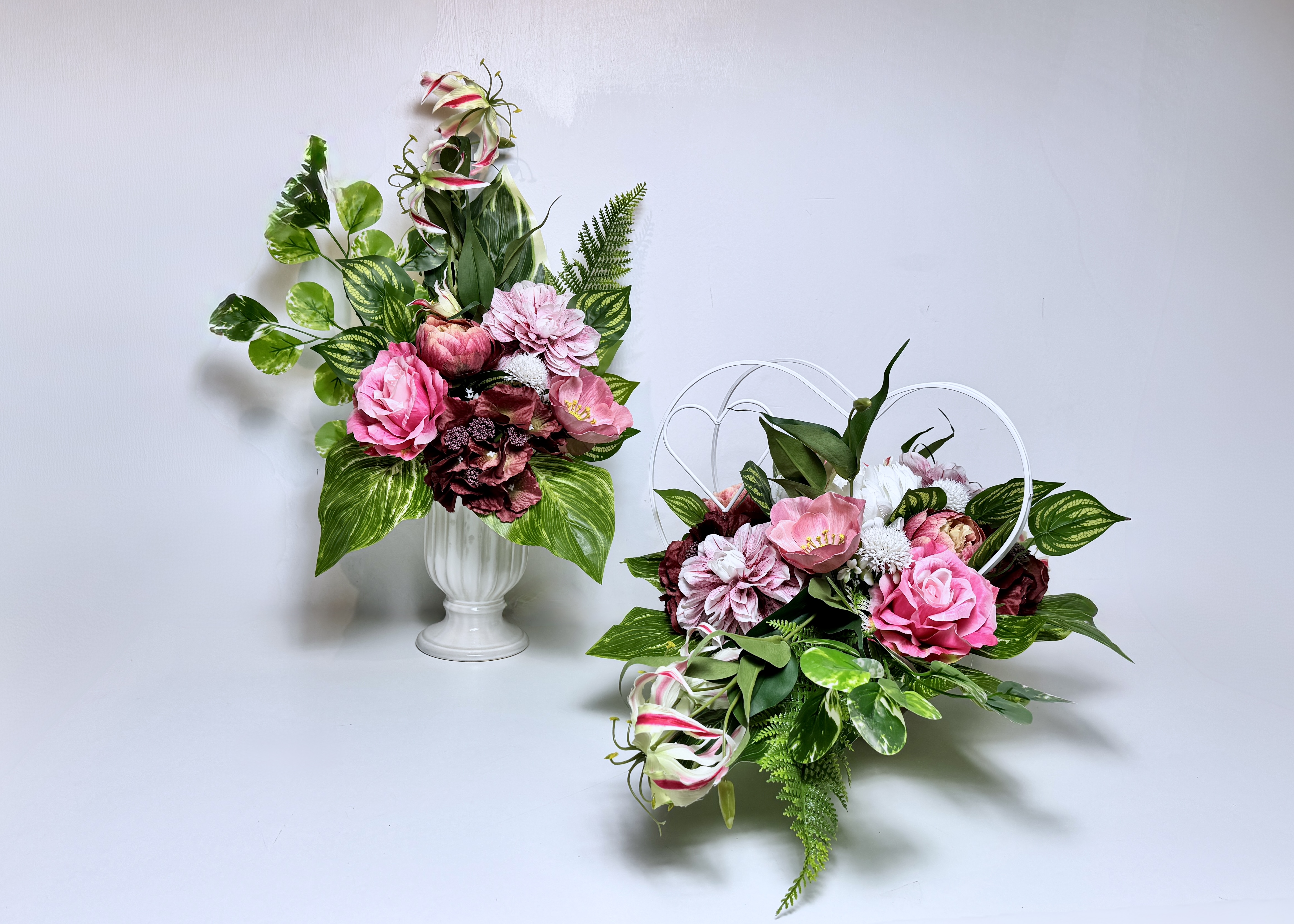 Elegancki zestaw kompozycji kwiatowych - stroik na cmentarz i bukiet do wazonu