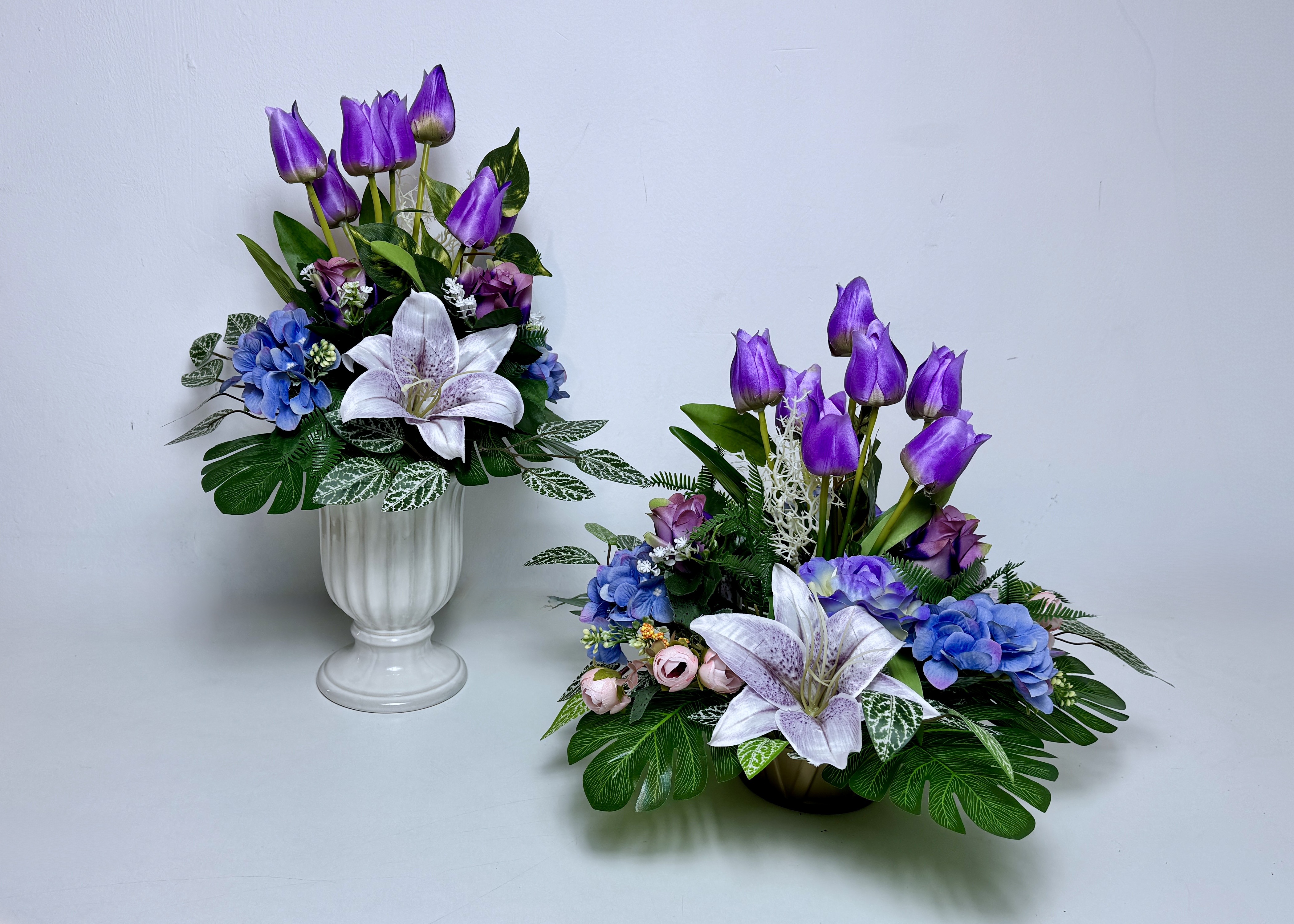 Zestaw kompozycji na cmentarz z tulipanami