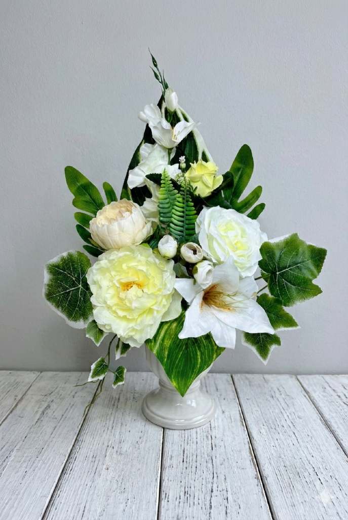 bialo-cytrynowa-kompozycja-nagrobna-piwonie-roze-bukiet